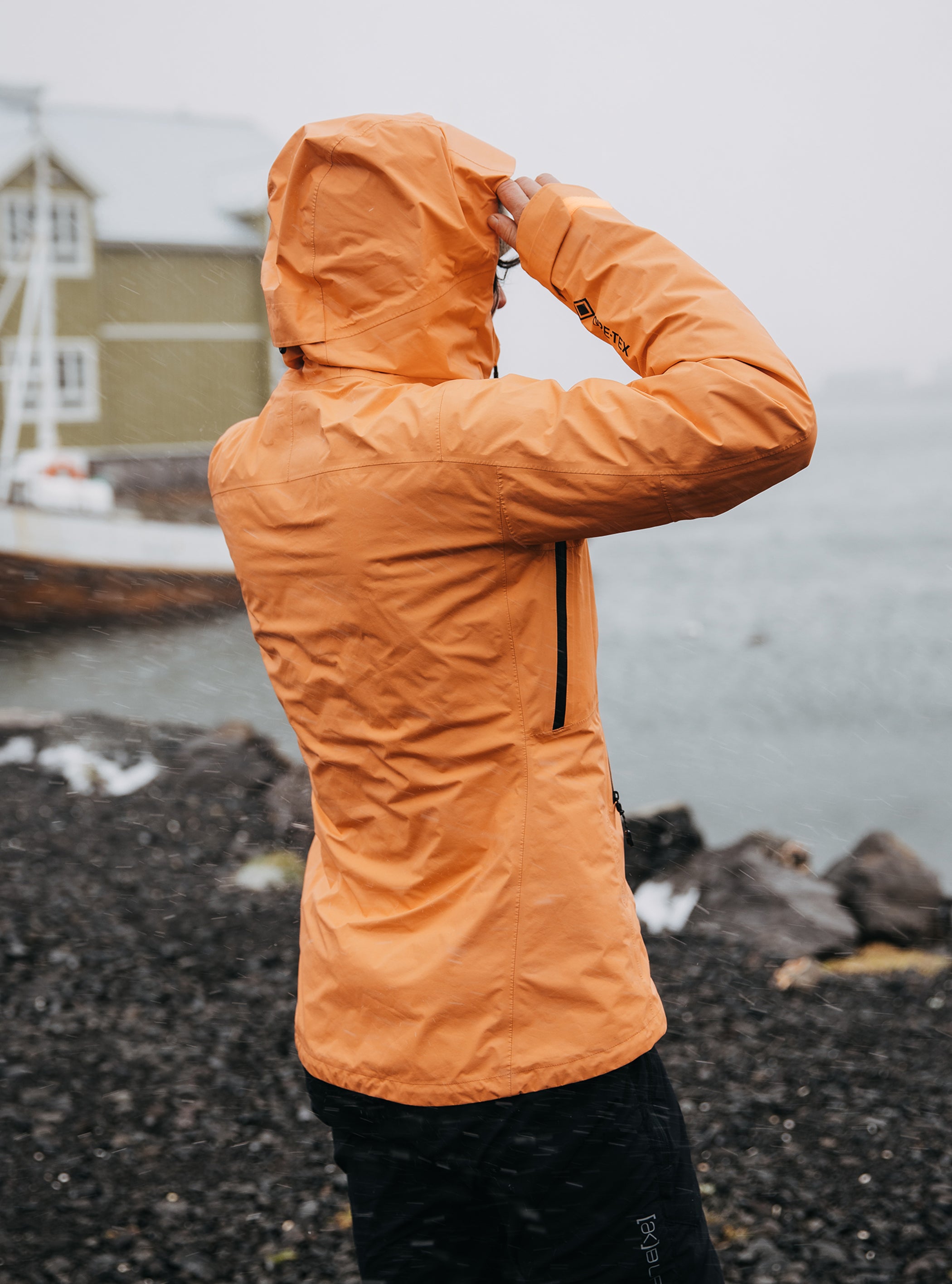 Product image of Women's Burton [ak] Surgence GORE-TEX 2L Jacket[Variant:Salmon Buff]