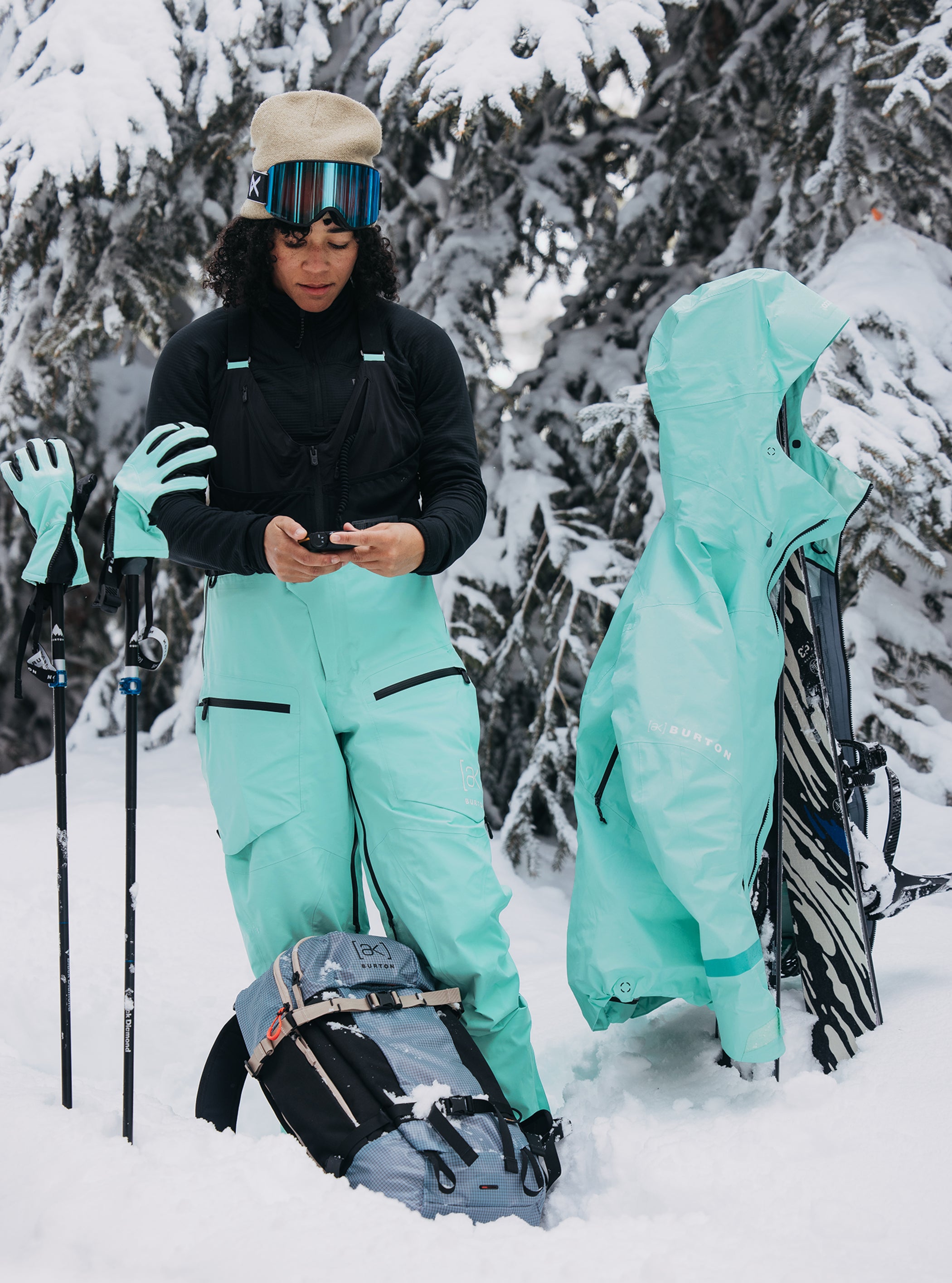 Product image of Women's Burton [ak] Tusk GORE-TEX PRO 3L Hi-Top Bib Pants[Variant:Powder Mint]