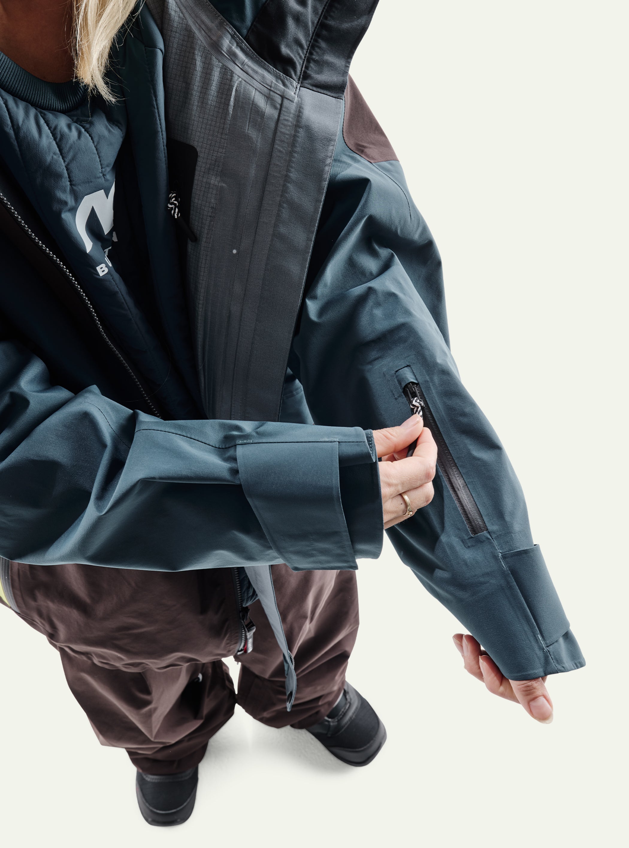 ウィメンズ Burton AG ハードパック GORE-TEX 3L ジャケット