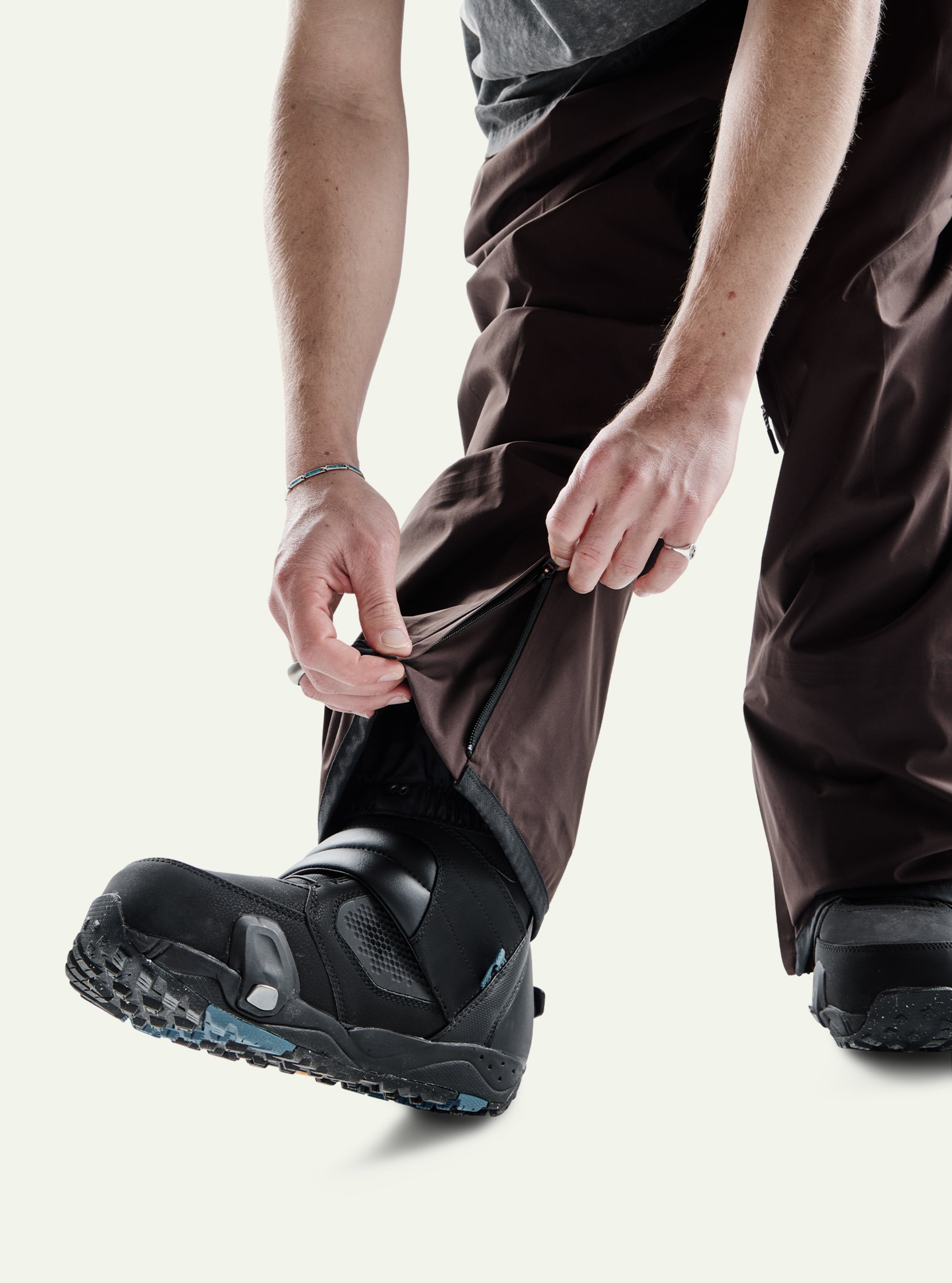 Burton AG ハードパック GORE-TEX 3L パンツ