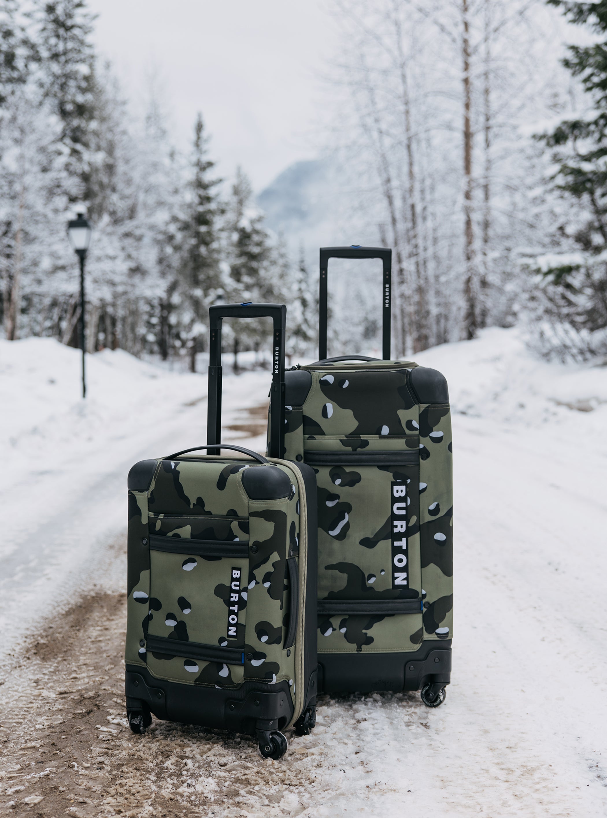 Burton 4ウィール フライト デック 38L トラベルバッグ