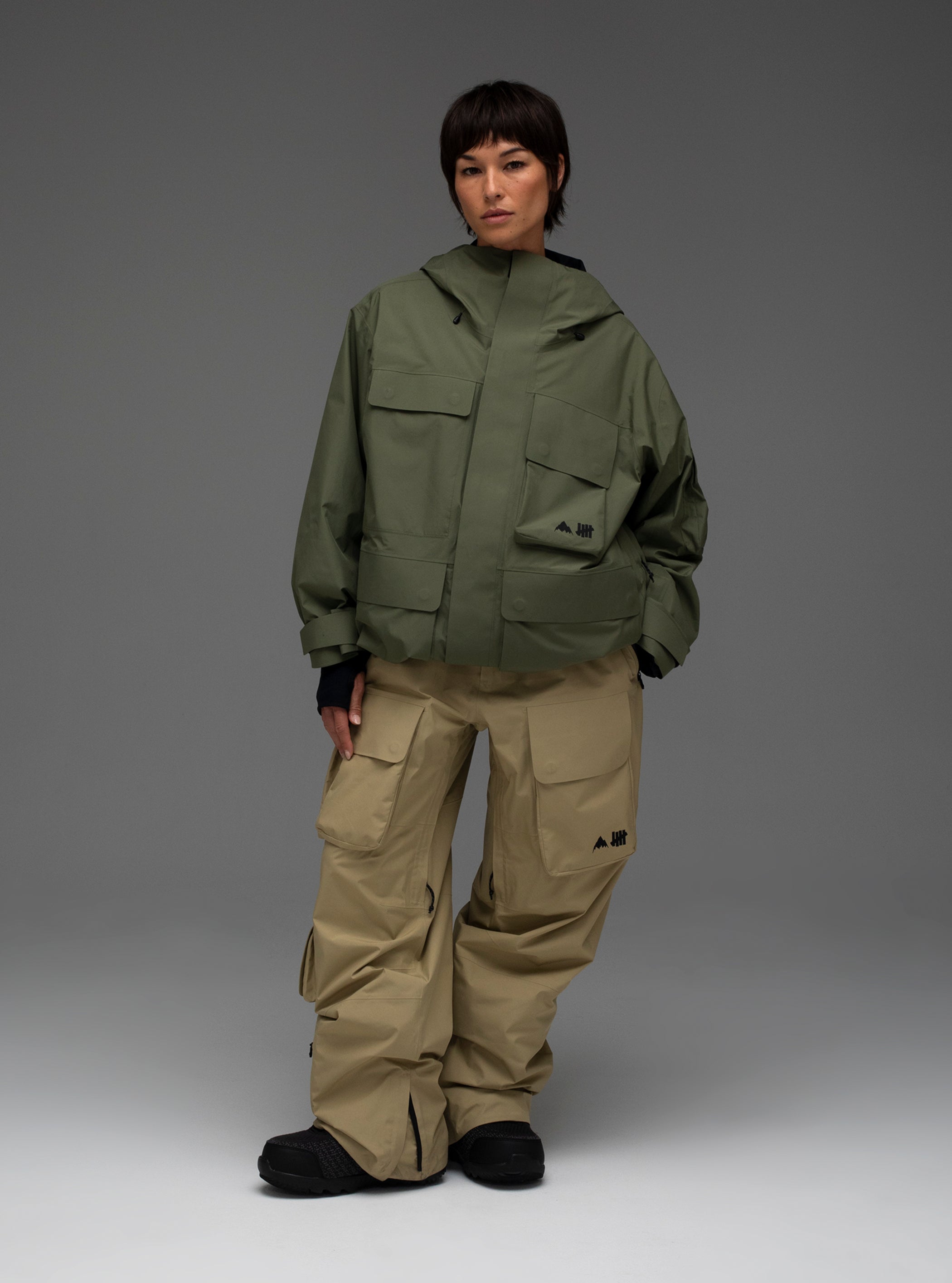 Burton x Undefeated 2L GORE-TEX ジャケット