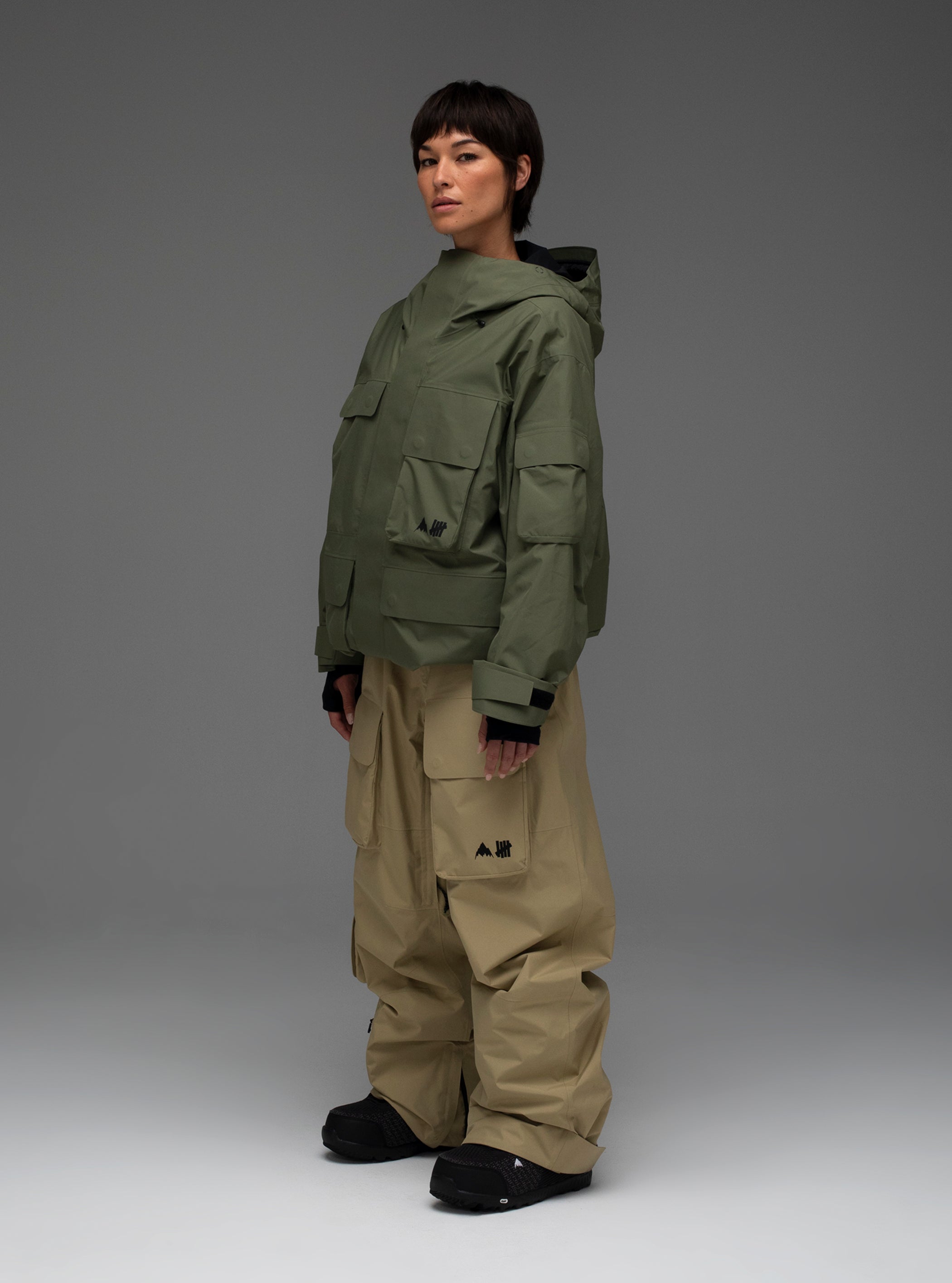 Burton x Undefeated 2L GORE-TEX ジャケット