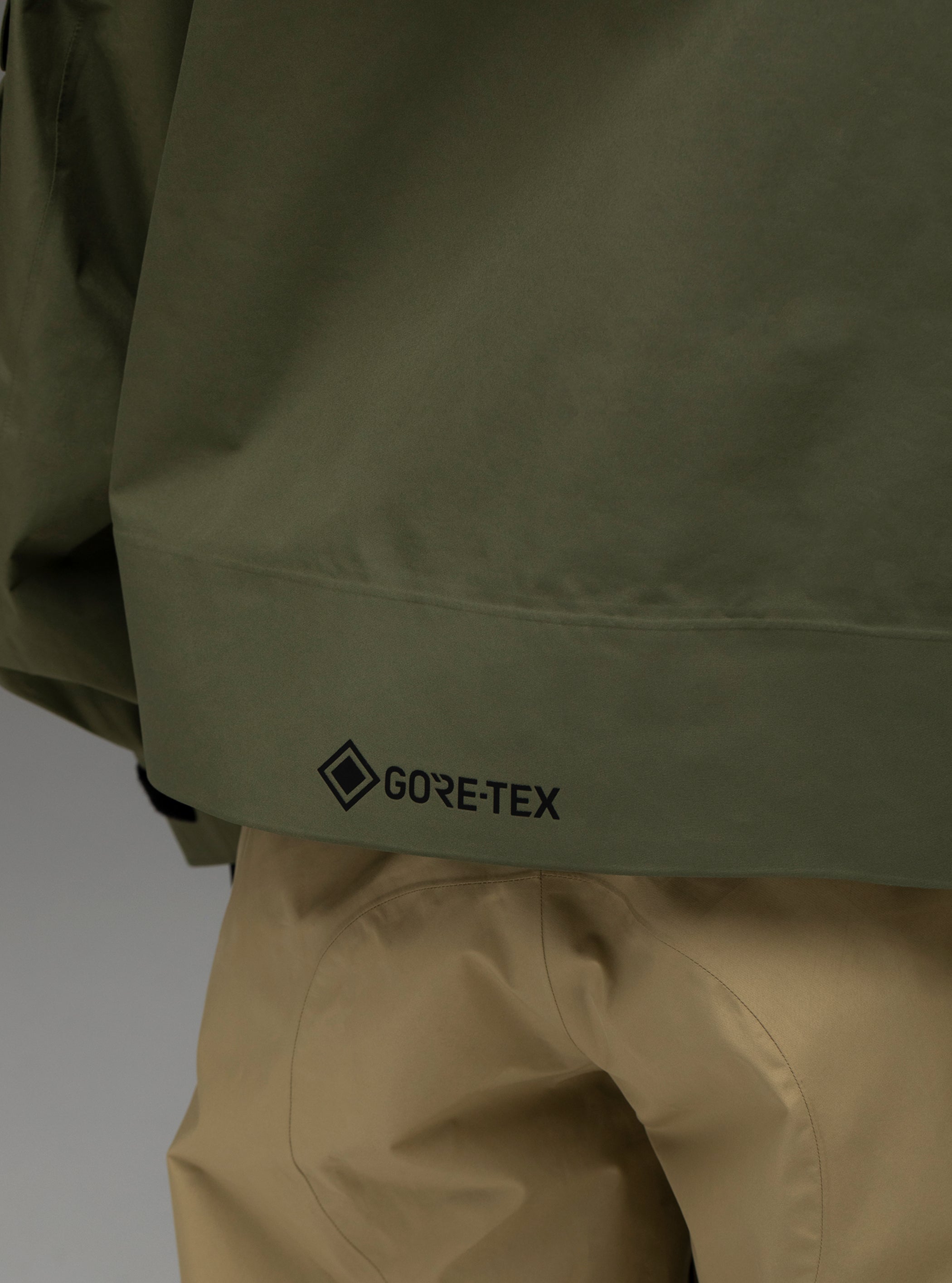 Burton x Undefeated 2L GORE-TEX ジャケット