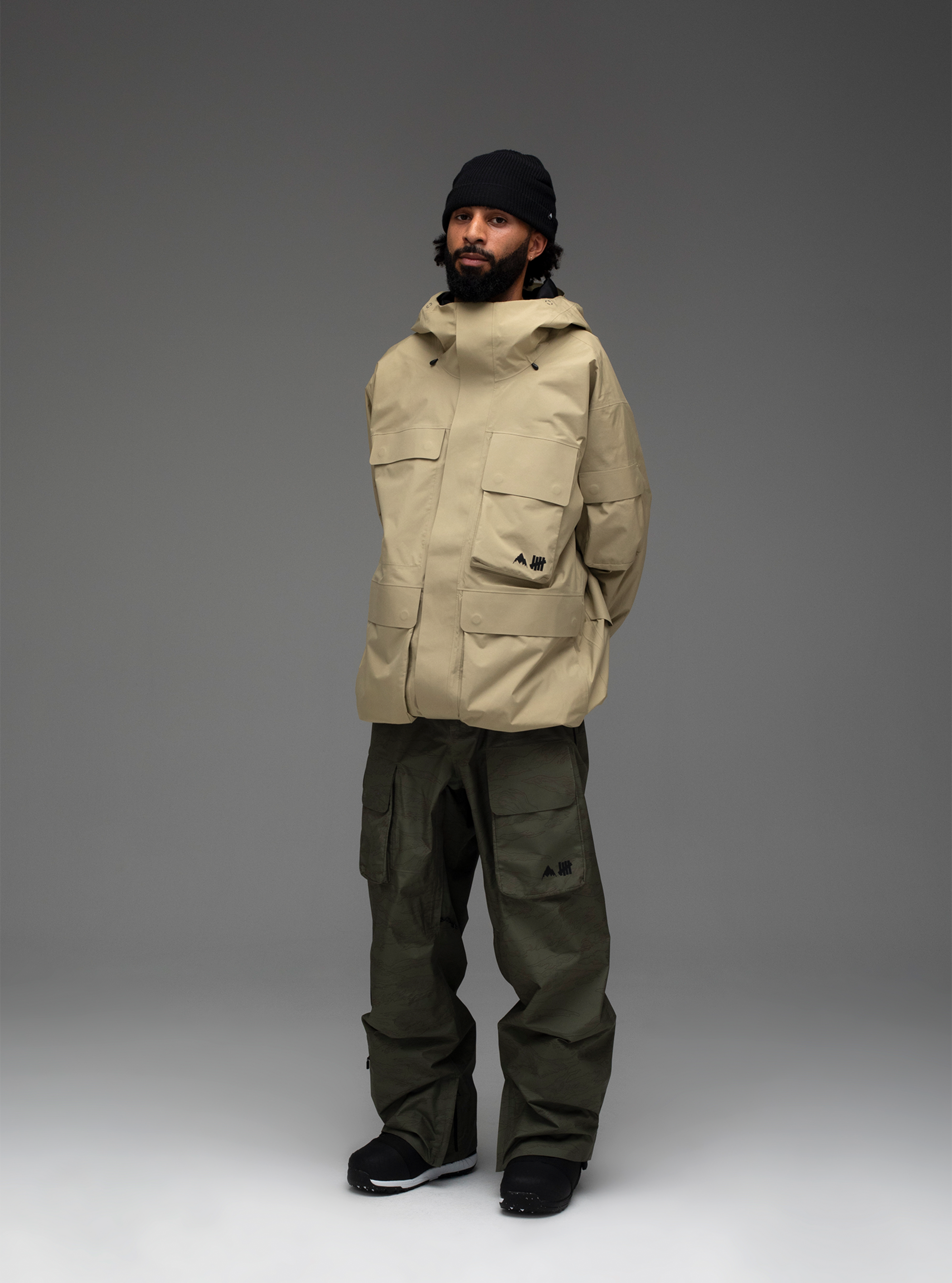 Burton x Undefeated 2L GORE-TEX ジャケット