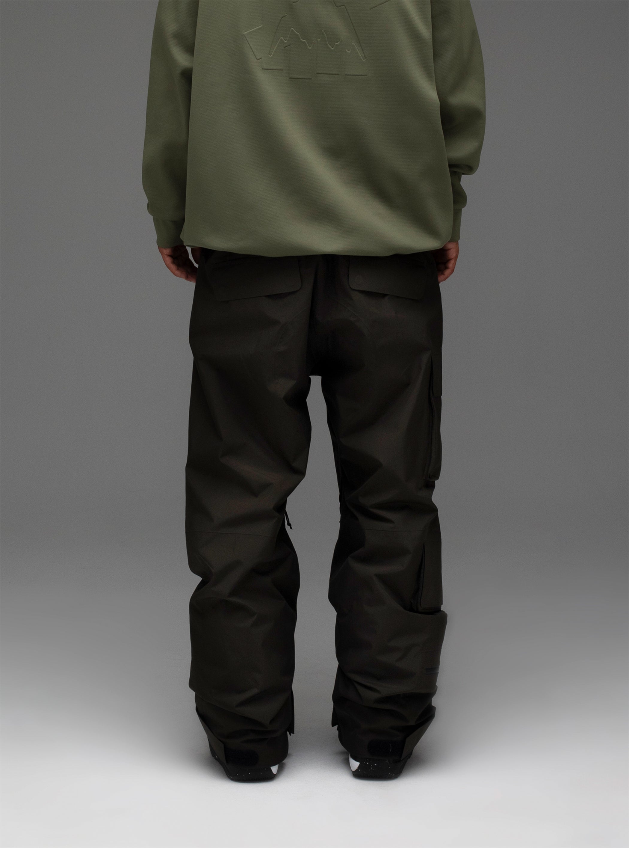 Product image of Men's Burton x Undefeated 2L GORE-TEX Bib Pants[Variant:Charcoal]
