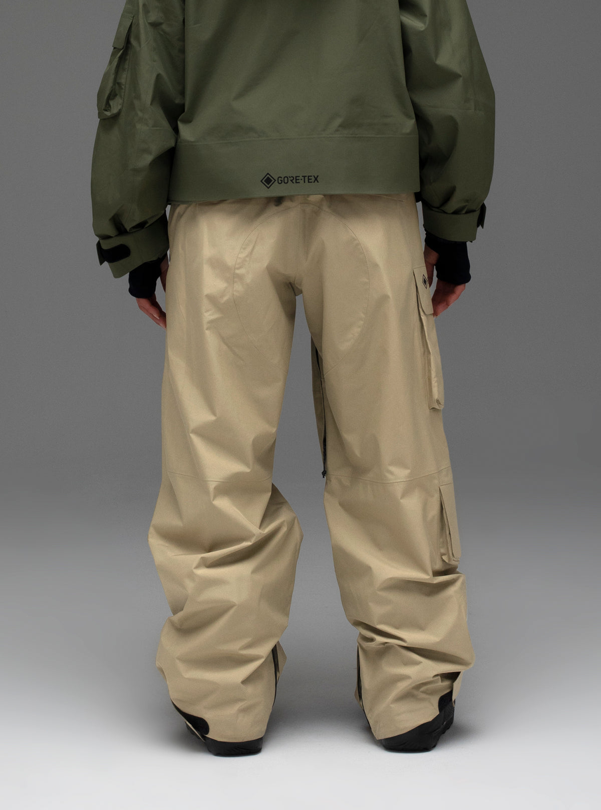 メンズ Burton x Undefeated 2L GORE-TEX ビブパンツ|Burton.com メンズ Burton x Undefeated 2L GORE-TEX ビブパンツ|Burton.com